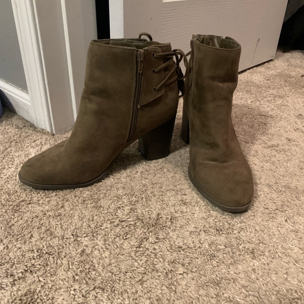 Green suede heeled booties ✨